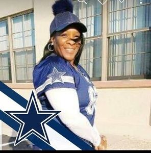 Meet your Posher, Mona